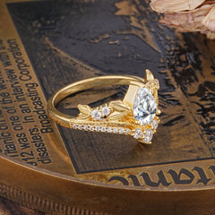Nature-Inspired Pear-Cut Lab Diamond Couple's Engagement Ring Set