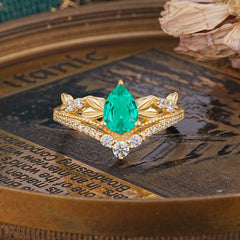 Nature-Inspired Pear-Cut Emerald Couple's Engagement Ring Set