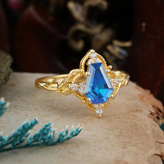 Antique Nature Inspired Coffin-Cut Sapphiret Engagement Ring
