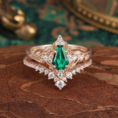 Minimalist Vintage 4-Prong Coffin-Cut Emerald Engagement Ring Set