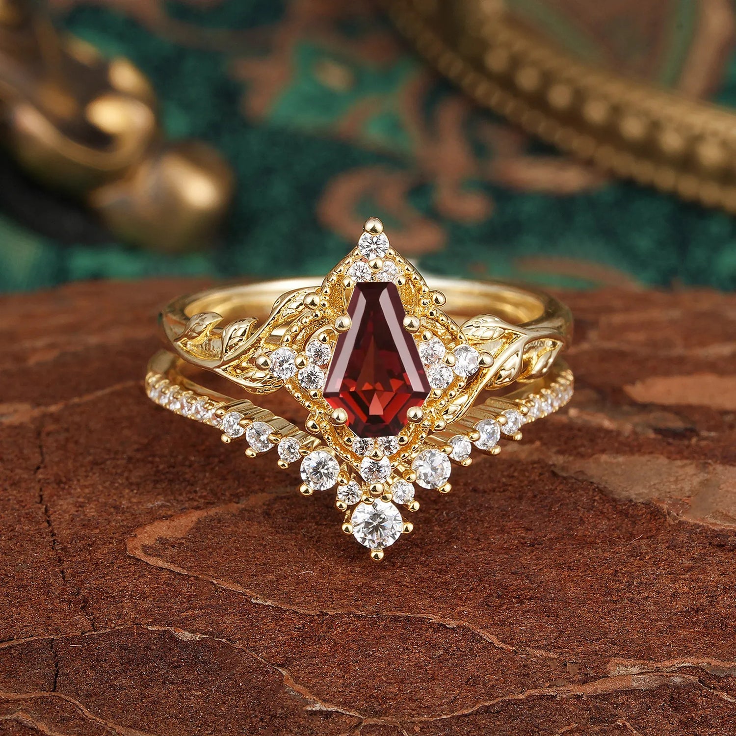 Minimalist Vintage 4-Prong Coffin-Cut Garnet Engagement Ring Set