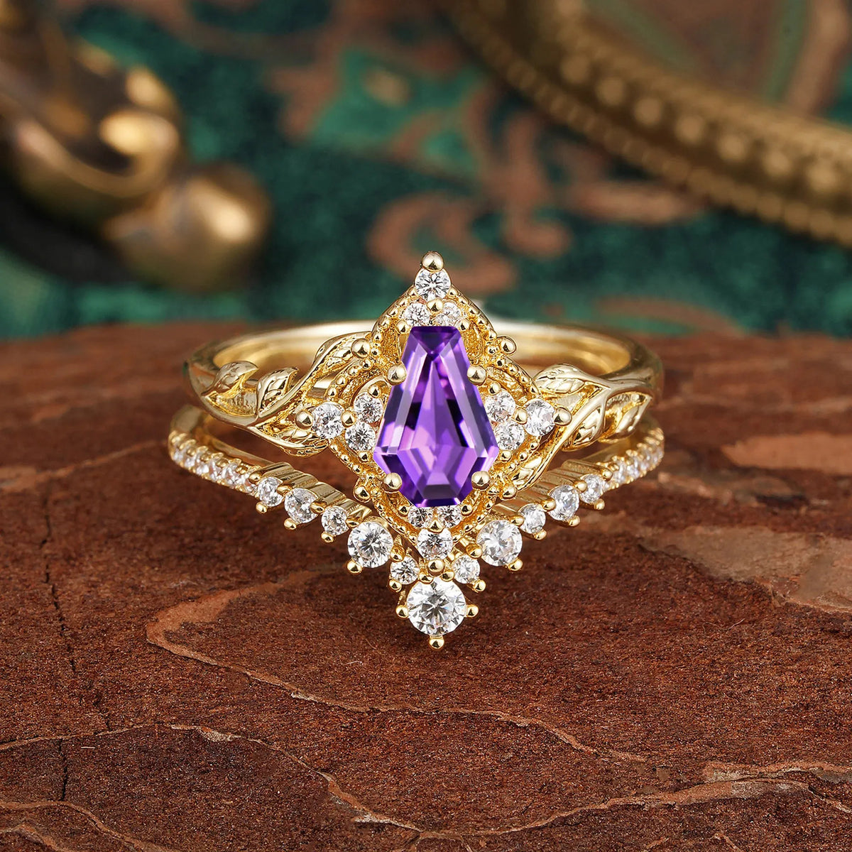 Minimalist Vintage 4-Prong Coffin-Cut Amethyst Engagement Ring Set - Romalar Jewelry