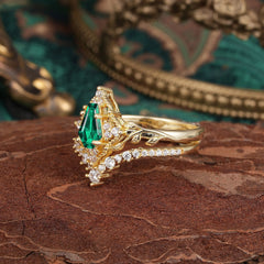 Minimalist Vintage 4-Prong Coffin-Cut Emerald Engagement Ring Set