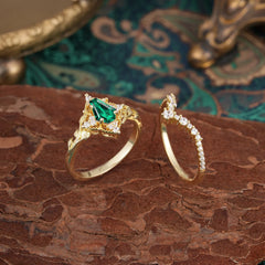 Minimalist Vintage 4-Prong Coffin-Cut Emerald Engagement Ring Set