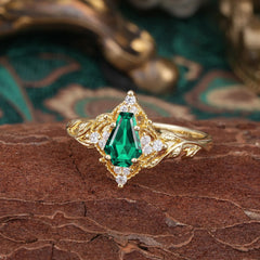 Minimalist Vintage 4-Prong Coffin-Cut Emerald Engagement Ring Set