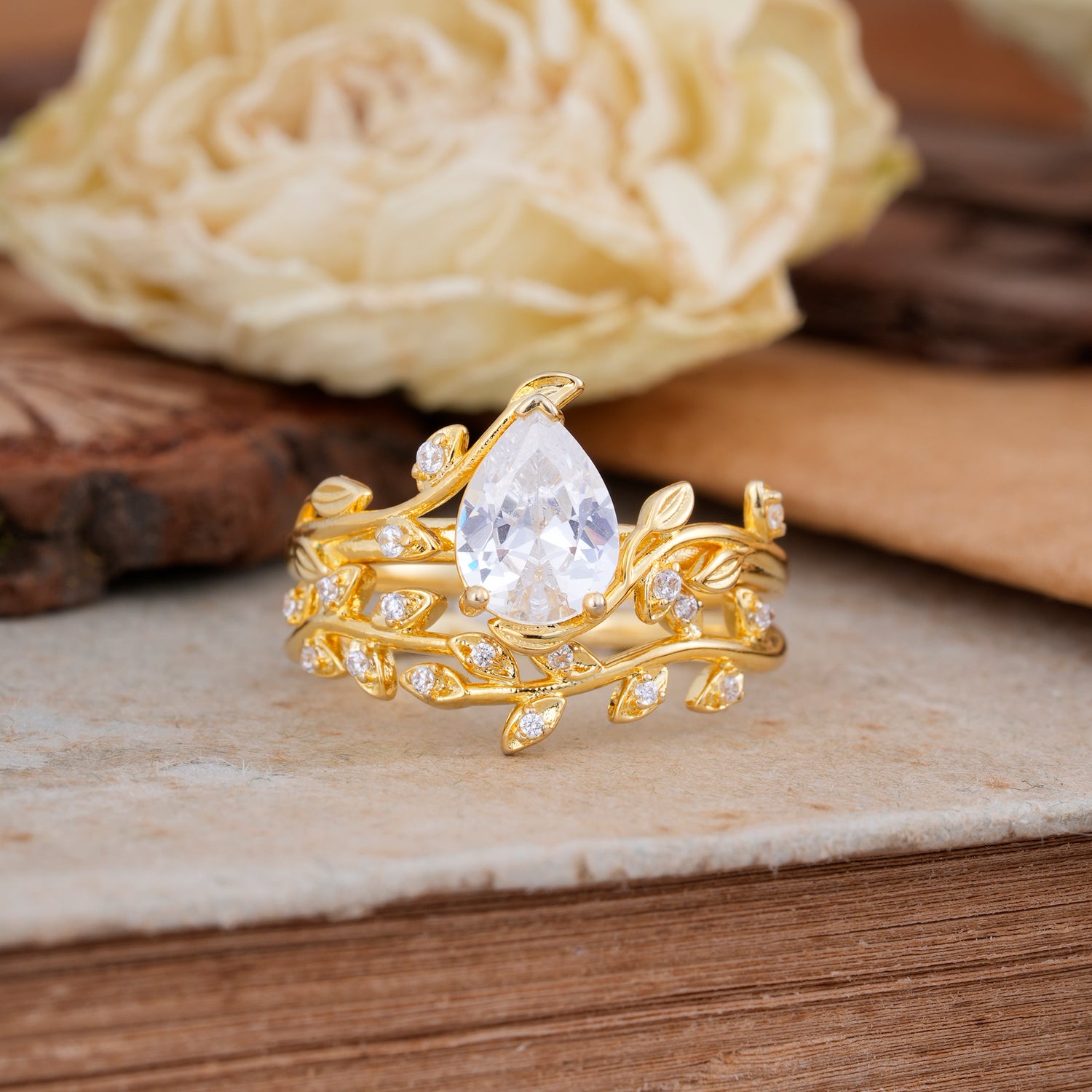 Pear-Shaped Leaf Moissanite Engagement Bridal Ring Set