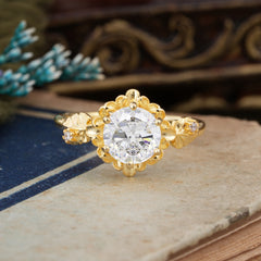 Classic Vintage 4-Prong Round Moissanite Engagement Ring