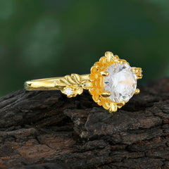 Classic Vintage 4-Prong Round Moissanite Engagement Ring
