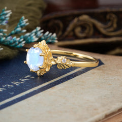 Classic Vintage 4-Prong Round Moonstone Engagement Ring