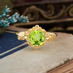Classic Vintage 4-Prong Round Peridot Engagement Ring