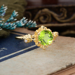 Classic Vintage 4-Prong Round Peridot Engagement Ring