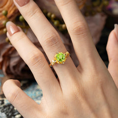 Classic Vintage 4-Prong Round Peridot Engagement Ring