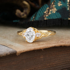 Timeless Classic Nature-Inspired 4-Prong Oval-Cut Moissanite Engagement Ring