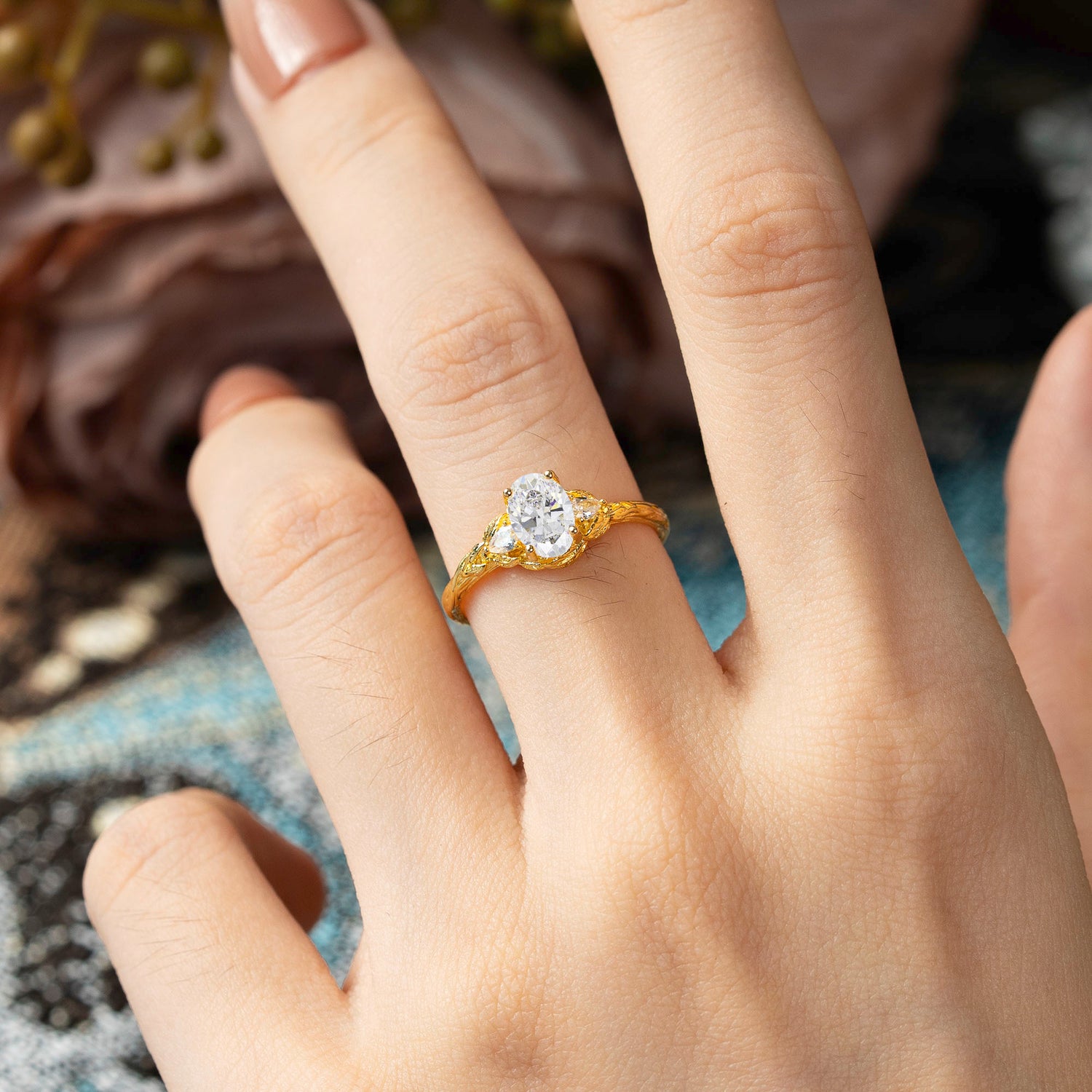 Timeless Classic Nature-Inspired 4-Prong Oval-Cut Moissanite Engagement Ring