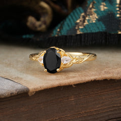 Timeless Classic Nature-Inspired 4-Prong Oval-Cut Black Onyx Engagement Ring