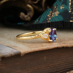 Timeless Classic Nature-Inspired 4-Prong Oval-Cut Natural Alexandrite Engagement Ring