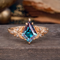 Luxe Vintage 4 Prong Kite-Cut Natural Alexandrite Engagement Ring