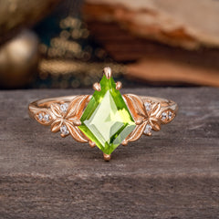 Luxe Vintage 4 Prong Kite-Cut Natural Peridot Engagement Ring
