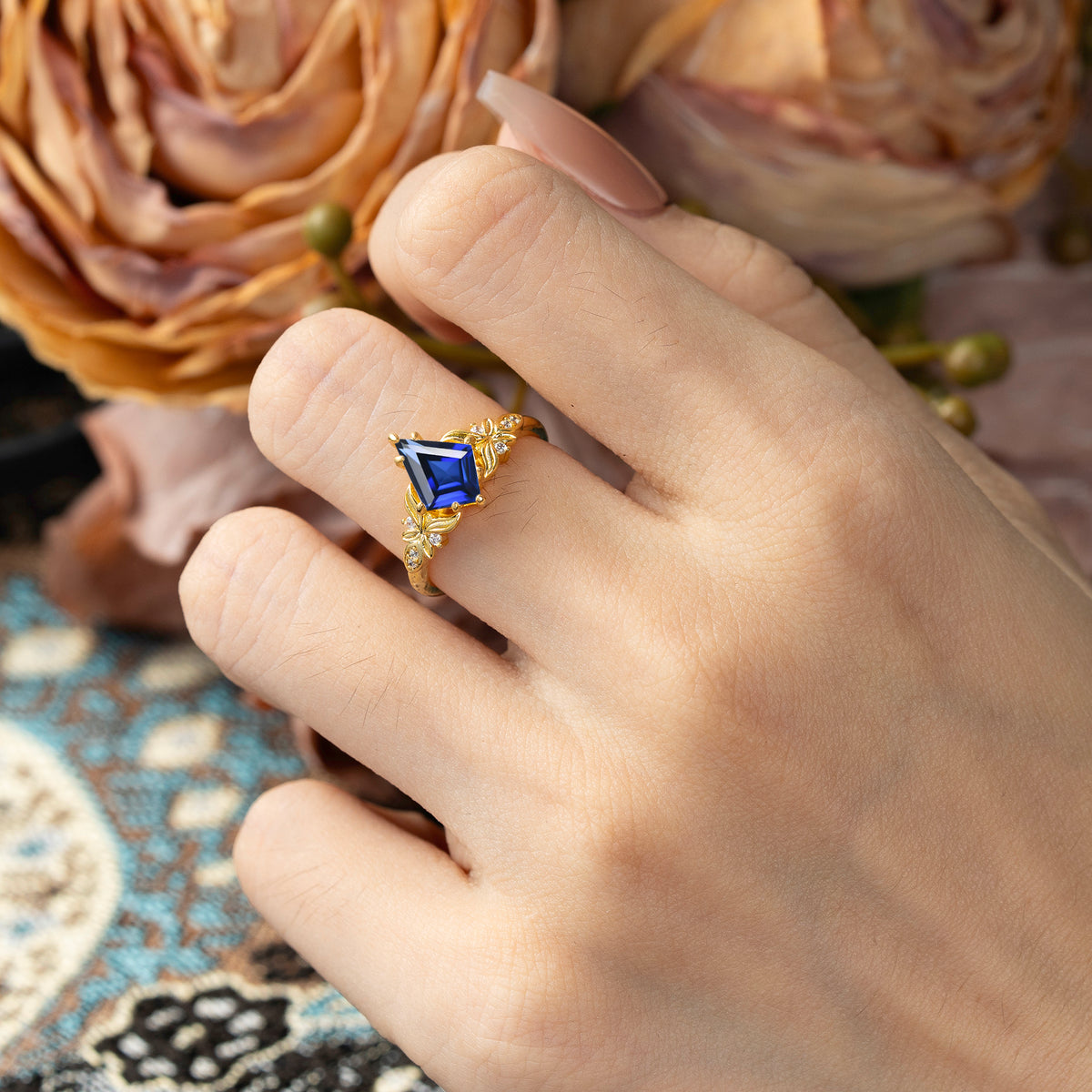 Luxe Vintage 4 Prong Kite-Cut Sapphire Engagement Ring - Romalar Jewelry