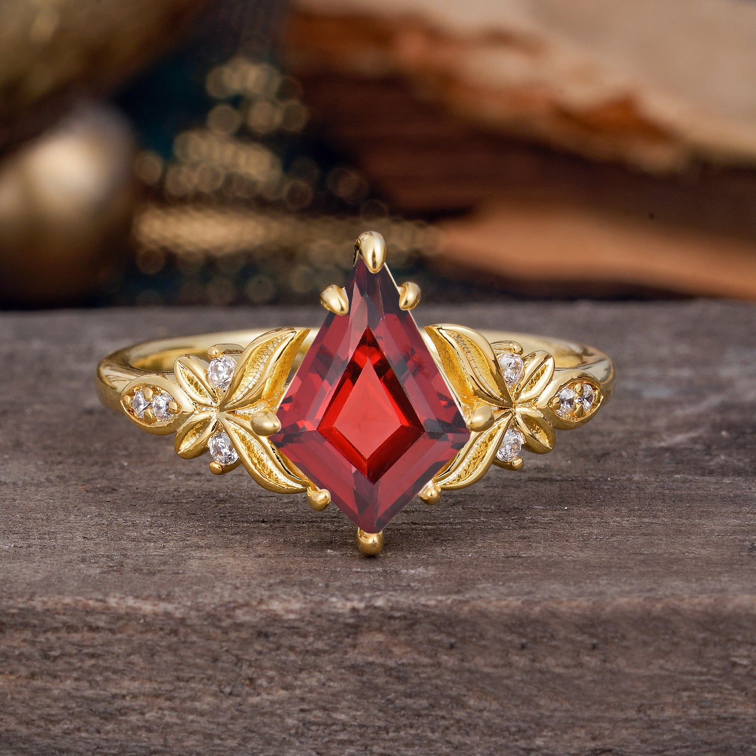 Luxe Vintage 4 Prong Kite-Cut Natural Garnet Engagement Ring - Romalar Jewelry