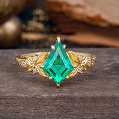 Luxe Vintage 4 Prong Kite-Cut Natural Emerald Engagement Ring