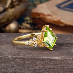 Luxe Vintage 4 Prong Kite-Cut Natural Peridot Engagement Ring