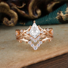 Luxury Vintage 5-Prong Kite-Cut Moissanite Engagement Ring Set