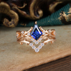 Luxury Vintage 5-Prong Kite-Cut Sapphire Engagement Ring Set