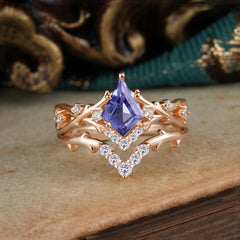 Luxury Vintage 5-Prong Kite-Cut Tanzanite Engagement Ring Set