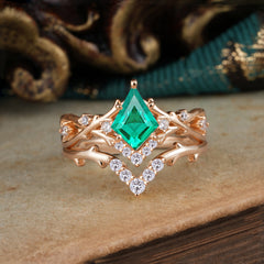 Luxury Vintage 5-Prong Kite-Cut Emerald Engagement Ring Set