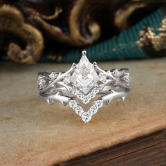 Luxury Vintage 5-Prong Kite-Cut Moissanite Engagement Ring Set