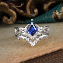 Luxury Vintage 5-Prong Kite-Cut Sapphire Engagement Ring Set