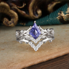 Luxury Vintage 5-Prong Kite-Cut Tanzanite Engagement Ring Set