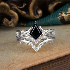 Luxury Vintage 5-Prong Kite-Cut Black Onyx Engagement Ring Set