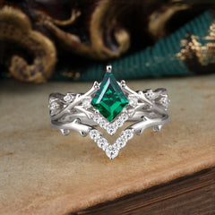 Luxury Vintage 5-Prong Kite-Cut Emerald Engagement Ring Set