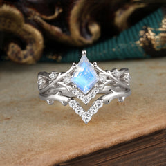 Luxury Vintage 5-Prong Kite-Cut Moonstone Engagement Ring Set