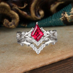 Luxury Vintage 5-Prong Kite-Cut Ruby Engagement Ring Set