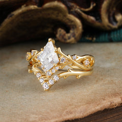 Luxury Vintage 5-Prong Kite-Cut Moissanite Engagement Ring Set