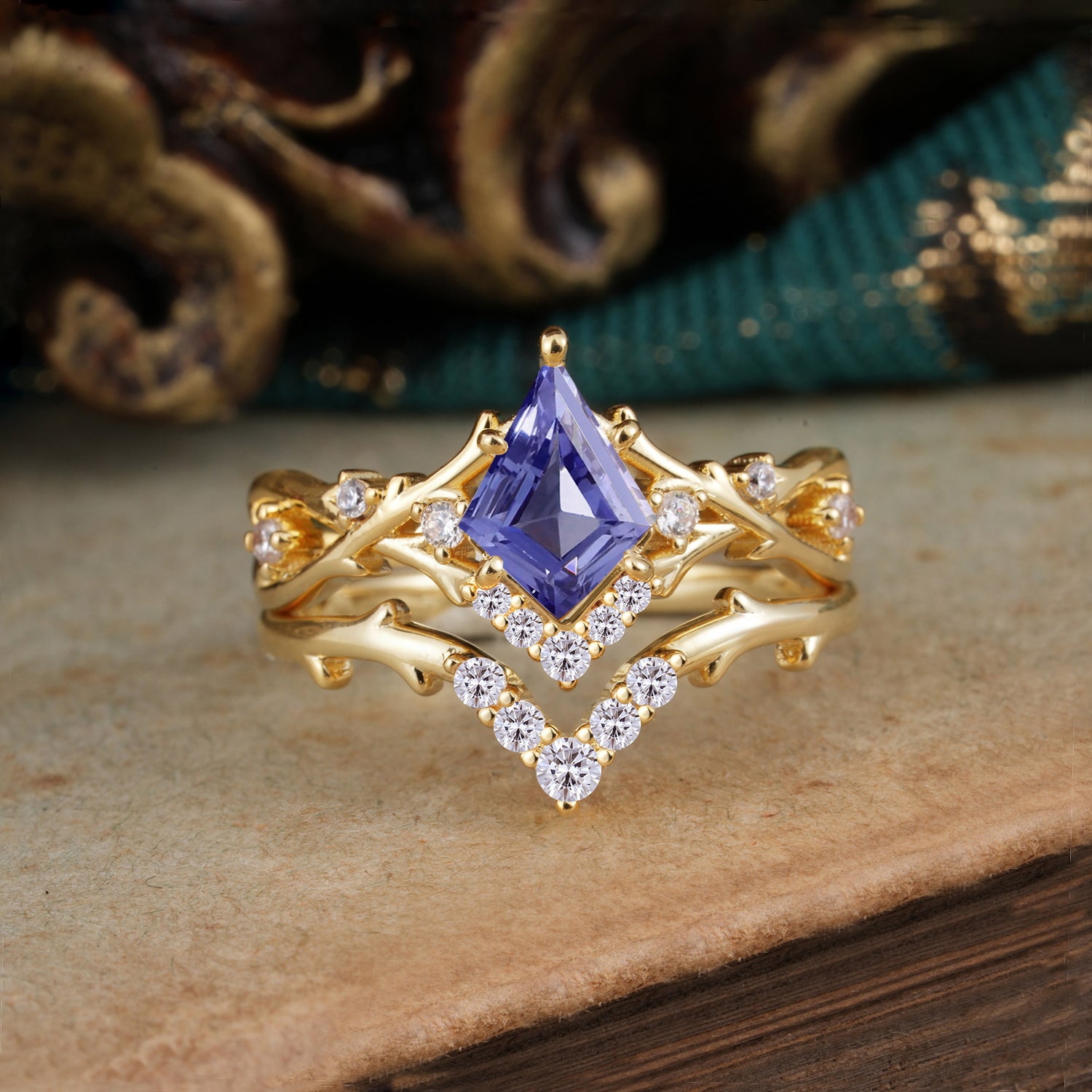 Luxury Vintage 5-Prong Kite-Cut Tanzanite Bridal Ring Set