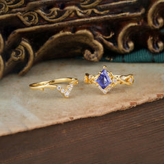 Luxury Vintage 5-Prong Kite-Cut Tanzanite Engagement Ring Set
