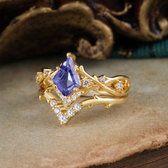 Luxury Vintage 5-Prong Kite-Cut Tanzanite Engagement Ring Set