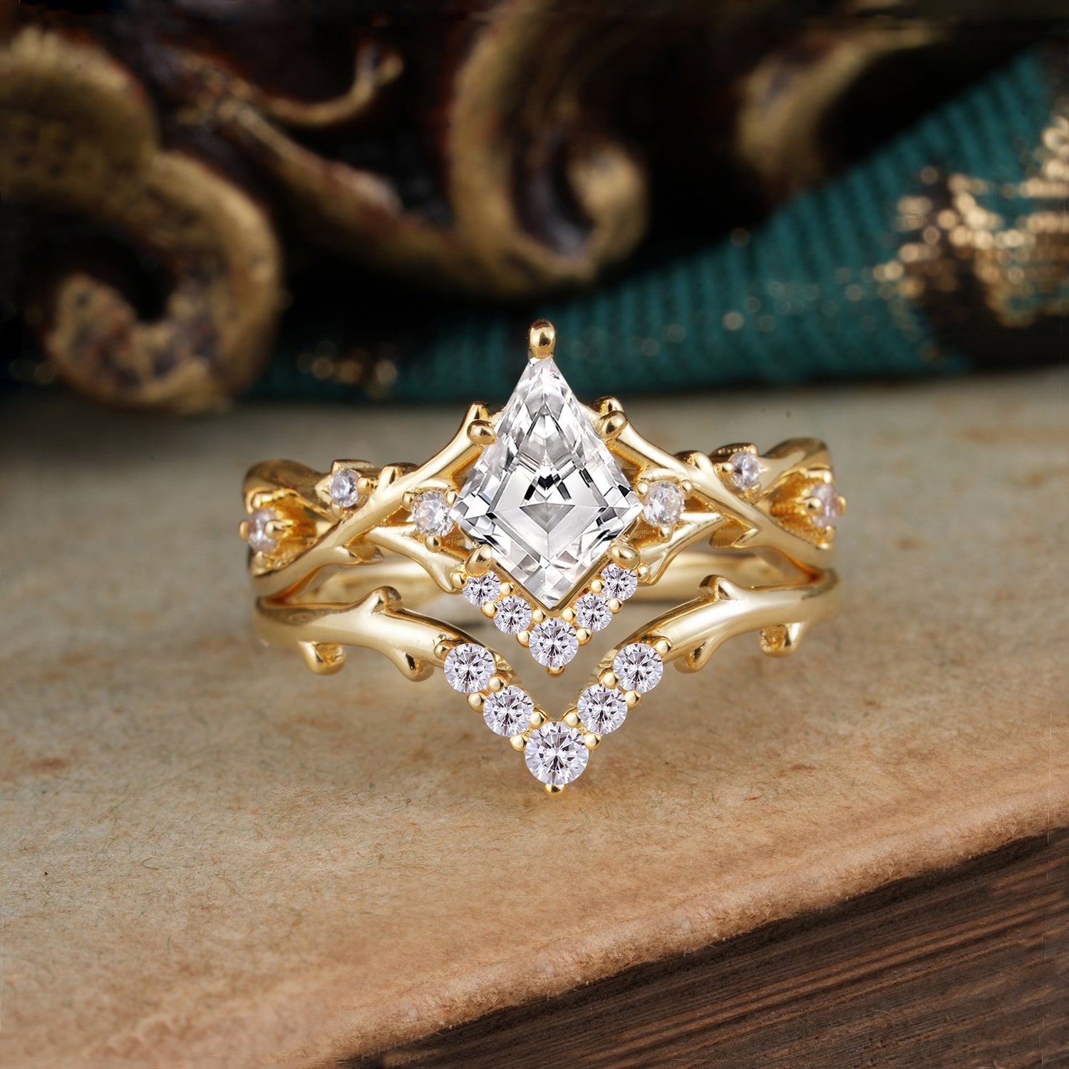 Luxury Vintage 5-Prong Kite-Cut Lab Diamond Bridal Ring Set