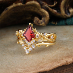 Luxury Vintage 5-Prong Kite-Cut Garnet Engagement Ring Set