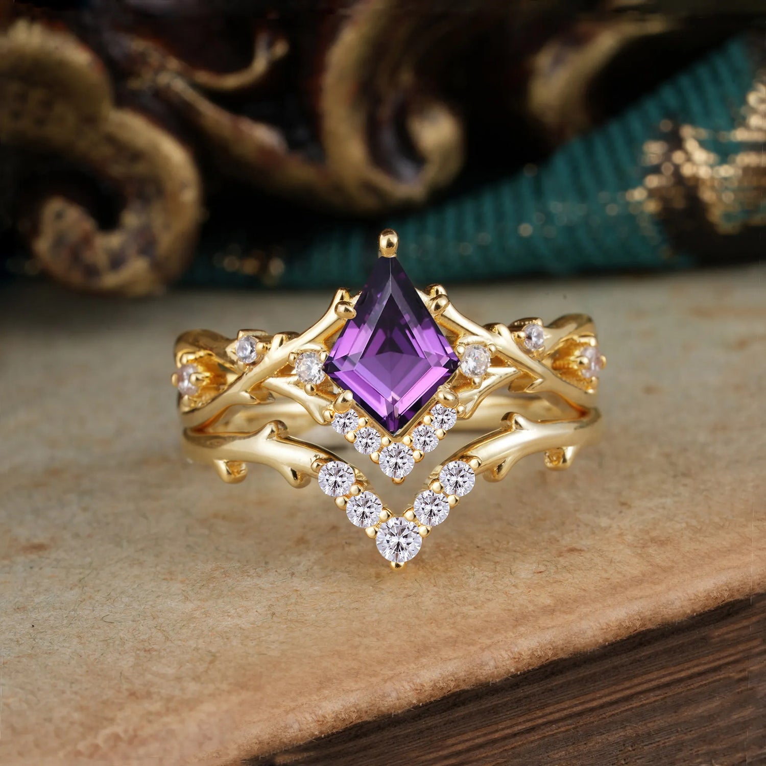 Luxury Vintage 5-Prong Kite-Cut Amethyst Bridal Ring Set