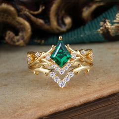 Luxury Vintage 5-Prong Kite-Cut Emerald Engagement Ring Set