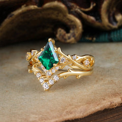 Luxury Vintage 5-Prong Kite-Cut Emerald Engagement Ring Set