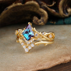 Luxury Vintage 5-Prong Kite-Cut Alexandrite Engagement Ring Set