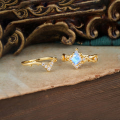 Luxury Vintage 5-Prong Kite-Cut Moonstone Engagement Ring Set