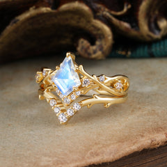 Luxury Vintage 5-Prong Kite-Cut Moonstone Engagement Ring Set