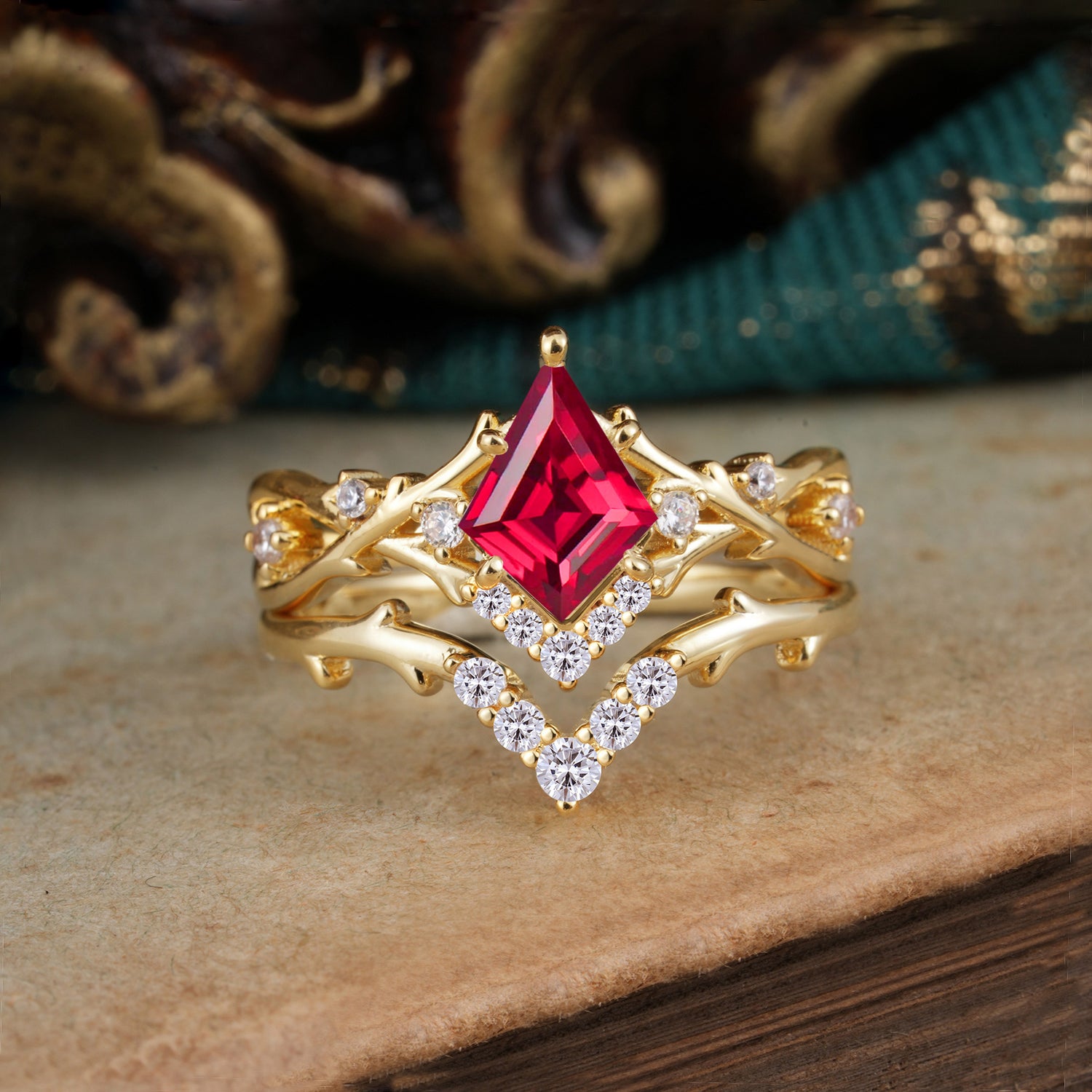 Luxury Vintage 5-Prong Kite-Cut Ruby Bridal Ring Set